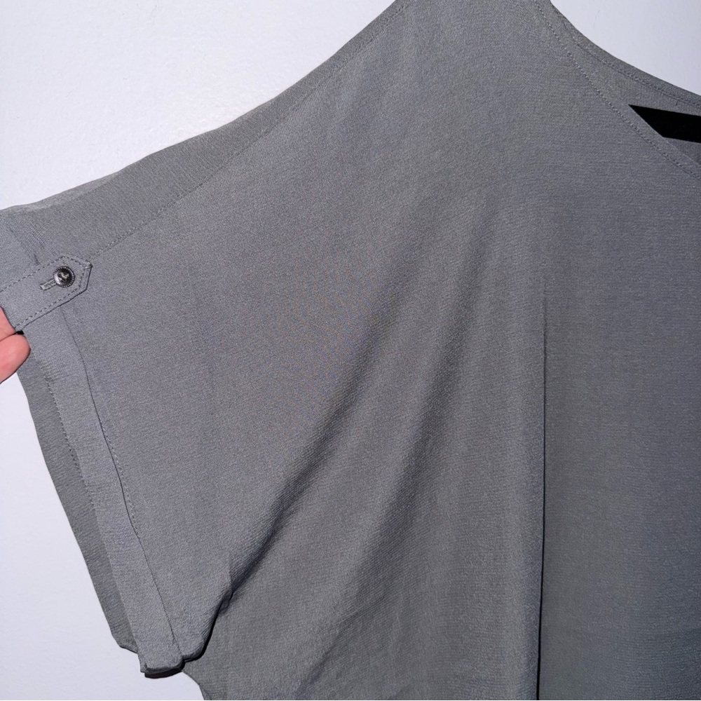 Maurices women’s size XXL gray short sleeve blouse back zipper - Picture 3 of 5